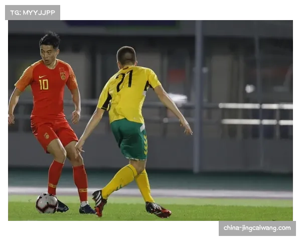 张宸梁停球失误致丢球 云南玉昆后卫低级错误送分